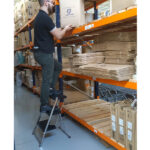 Escada 3 Degraus Dobrável Resistente Aço Anodilar Preta - Imagem 10