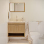 Kit Vaso Sanitário com Caixa Acoplada e Assento Branco Duplo Acionamento 3/6L Saída Vertical Mariana Icasa - Imagem 3